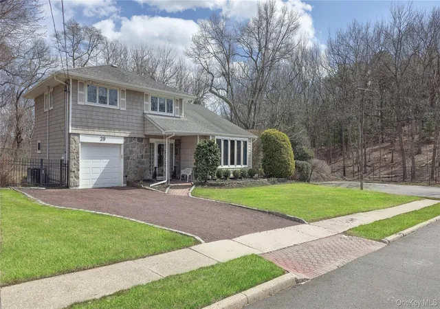 3rd image of 29 Serpentine Ln, Oyster Bay, NY 11804 | MLS# 993202