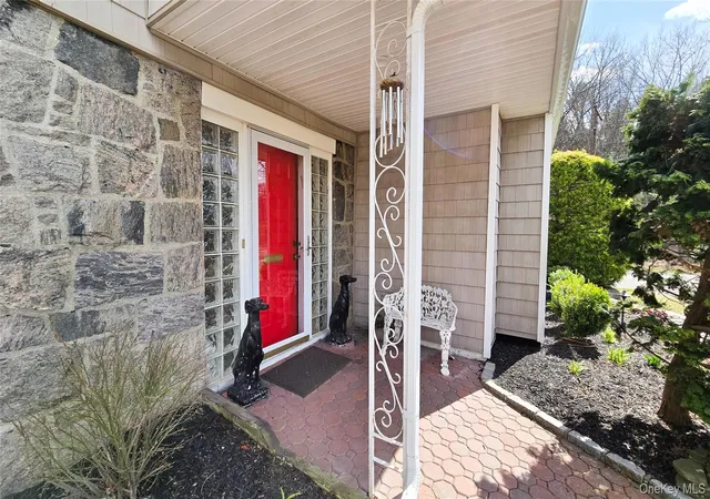 4th image of 29 Serpentine Ln, Oyster Bay, NY 11804 | MLS# 993202