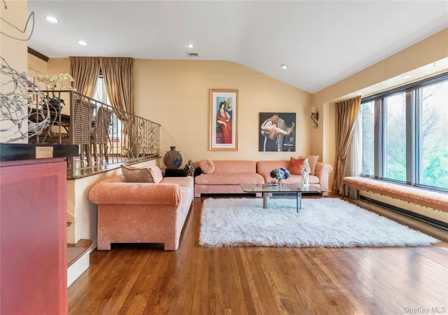 5th image of 29 Serpentine Ln, Oyster Bay, NY 11804 | MLS# 993202