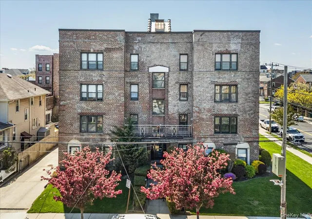 2nd image of 257 Bch 128Th St, New York, NY 11694