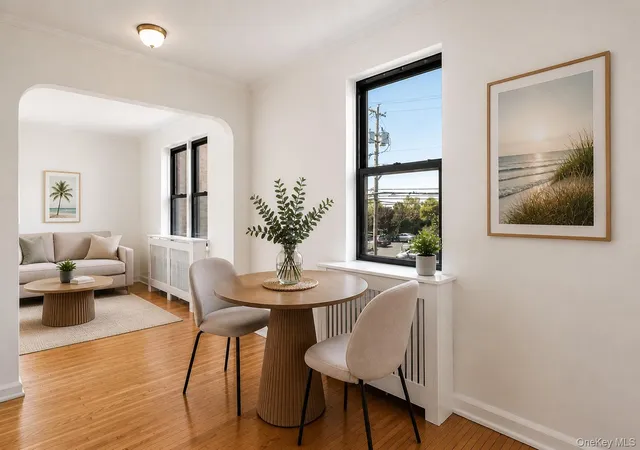 4th image of 257 Bch 128Th St, New York, NY 11694