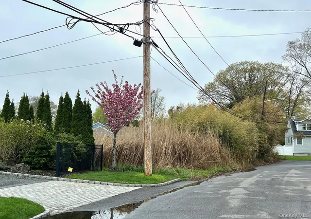 3rd image of 0 Bay Pl, Bay Shore, NY 11706 | MLS# 993272