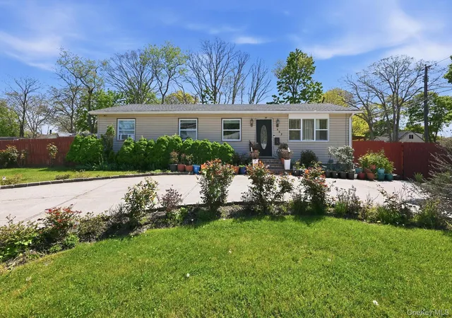 1st image of 683 Broadway, Brentwood, NY 11717 | MLS# 993310