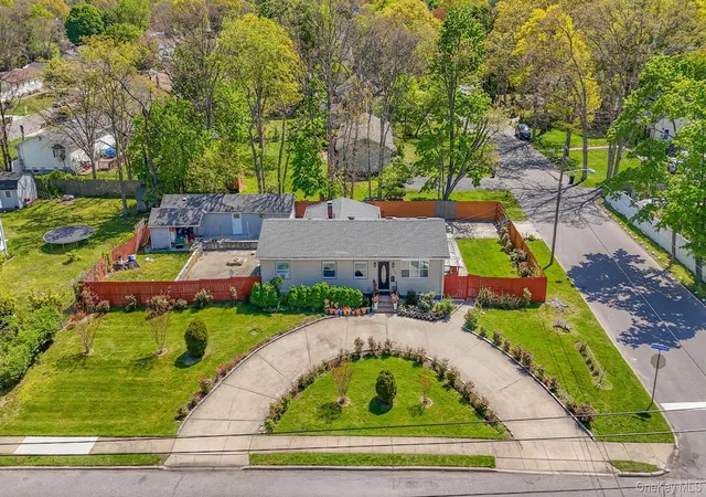 2nd image of 683 Broadway, Brentwood, NY 11717 | MLS# 993310