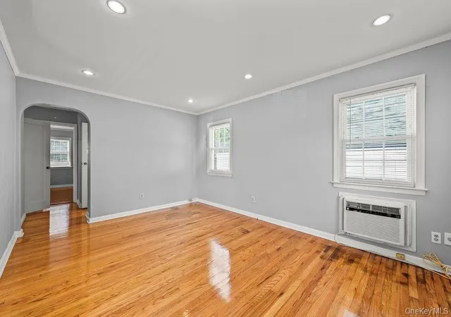 3rd image of 134 E Dover St, Valley Stream, NY 11580 | MLS# 993315