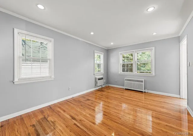 4th image of 134 E Dover St, Valley Stream, NY 11580 | MLS# 993315