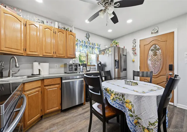 5th image of 2 Tallow Ln, Hempstead, NY 11756 | MLS# 993343