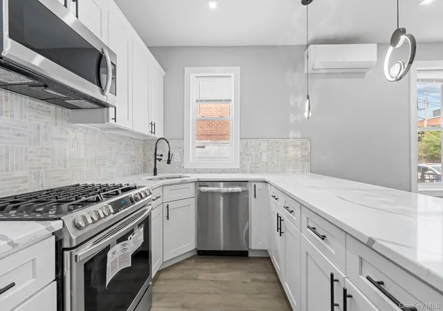 Homes for sale in New York, NY | 651 Saint Lawrence Ave, New York, NY 10473 | MLS# 993347