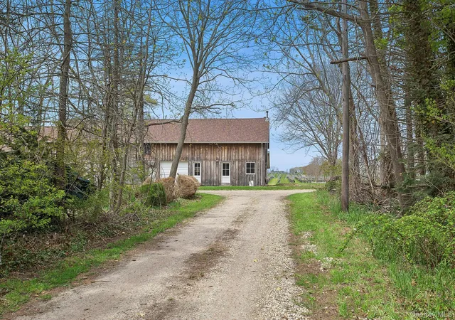 3rd image of 37025 Main Rd, Cutchogue, NY 11935 | MLS# 993359