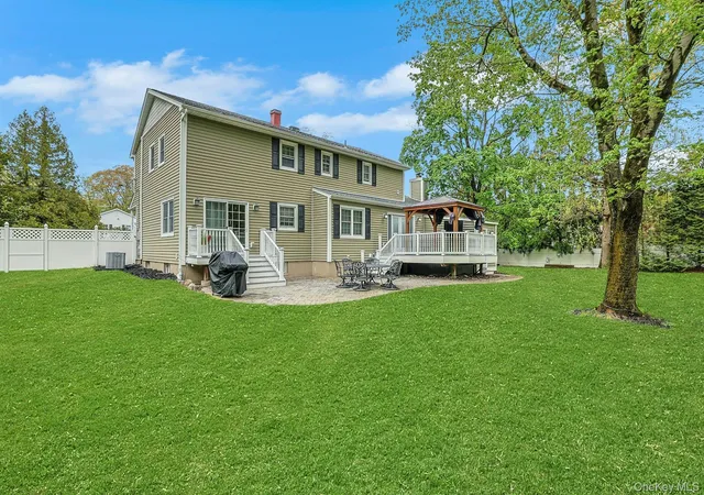 3rd image of 6 Mendolia Ct, Pearl River, NY 10965 | MLS# 993381