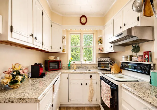 Photo 4 of Single family home for sale at 1 Warwick Pl, Warwick (town), NY 10921 | MLS# 993396 | Listing updated on 2026-09-23