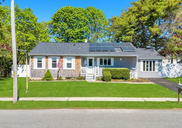 Homes for sale in Southampton, NY | 729 Ent Ave, Southampton, NY 11978 | MLS# 993400