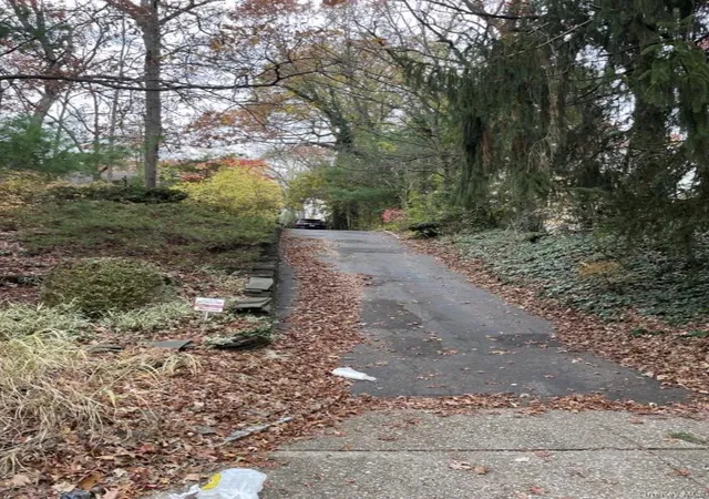 Photo 3 of Single family home for sale at 12 Talisman Dr, Dix Hills, NY 11746 | MLS# 993447 | Listing updated on 2026-09-08