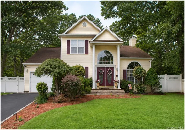 Photo 1 of Sale Pending at 16 Winterberry Dr, Brookhaven, NY 11953 | MLS# 993470 | Listing updated on 2026-09-01