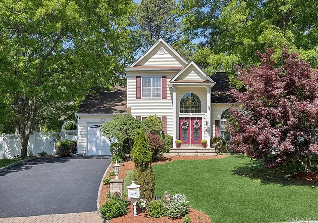 Photo 2 of Sale Pending at 16 Winterberry Dr, Brookhaven, NY 11953 | MLS# 993470 | Listing updated on 2026-09-01
