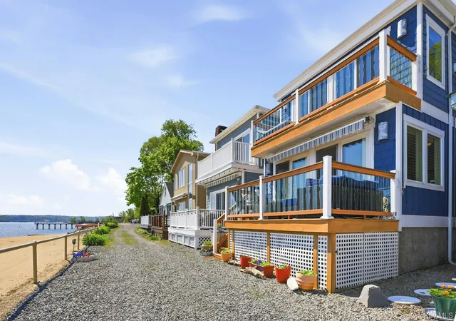 2nd image of 75 West Shore Rd #4, North Hempstead, NY 11050 | MLS# 993479