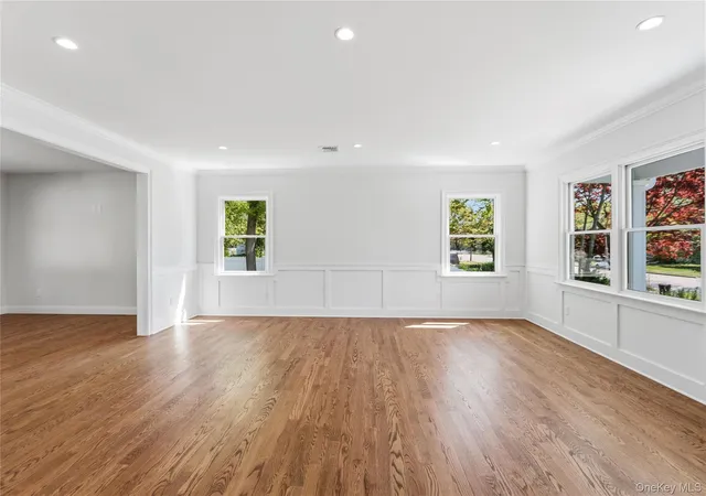Photo 4 of Sale Pending at 969 Manor Ln, Islip, NY 11706 | MLS# 993496 | Listing updated on 2026-08-13