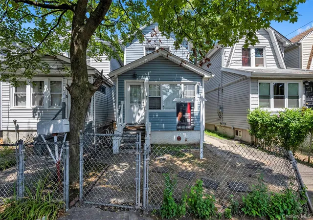 2nd image of 139 17 Glassboro Ave, Jamaica, NY 11435 | MLS# 993505
