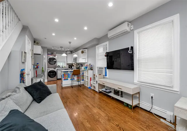 3rd image of 139-17 Glassboro Ave, Jamaica, NY 11435 | MLS# 993505