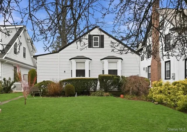 Photo 1 of Single family home for sale at 163 Elm St, North Hempstead, NY 11577 | MLS# 993520 | Listing updated on 2026-09-25