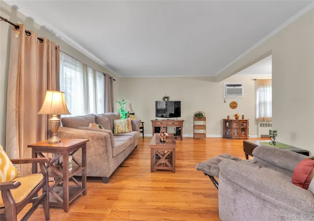 3rd image of 275 New Hyde Park Rd, Garden City, NY 11530 | MLS# 993550