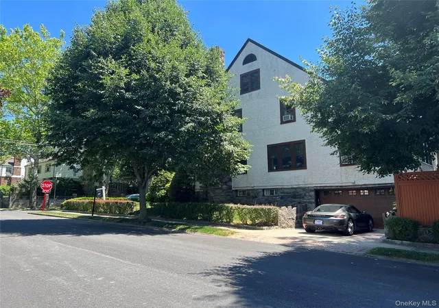 4th image of 233 Kneeland Ave, Yonkers, NY 10705 | MLS# 993557
