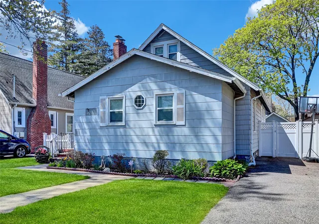 3rd image of 1834 Twain St, Hempstead, NY 11510 | MLS# 993584