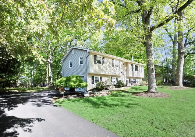 1st image of 3 Durham Ln, Suffern, NY 10901 | MLS# 993599