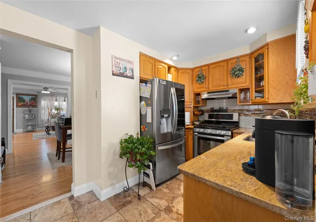 Photo 3 of Sale Pending at 3184 Baisley Ave, Bronx, NY 10465 | MLS# 993627 | Listing updated on 2026-09-21