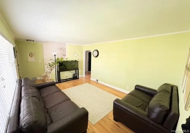 3rd image of 4 Powell Pl, New Hyde Park, NY 11040 | MLS# 993677