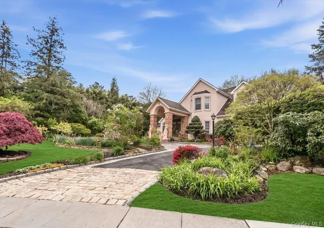 Photo 3 of Mansion for sale at 21 Chauncey Pl, Oyster Bay, NY 11797 | MLS# 993715 | Listing updated on 2026-09-03