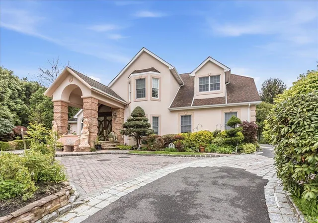 Photo 3 of Single family home for sale at 21 Chauncey Pl, Oyster Bay, NY 11797 | MLS# 993715 | Listing updated on 2026-09-03