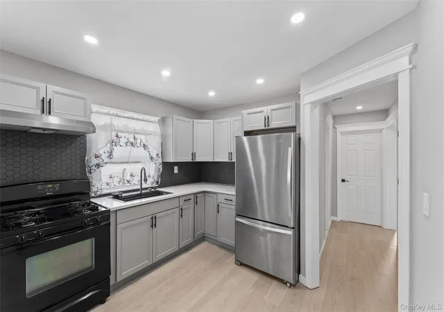 4th image of 646 Benris Ave, Hempstead, NY 11010 | MLS# 993752