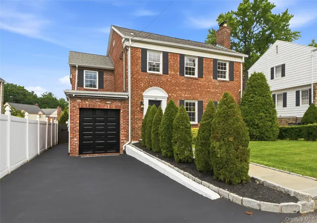 Photo 3 of Sale Pending at 32 Huntington Dr, Yonkers, NY 10704 | MLS# 993756 | Listing updated on 2026-08-28