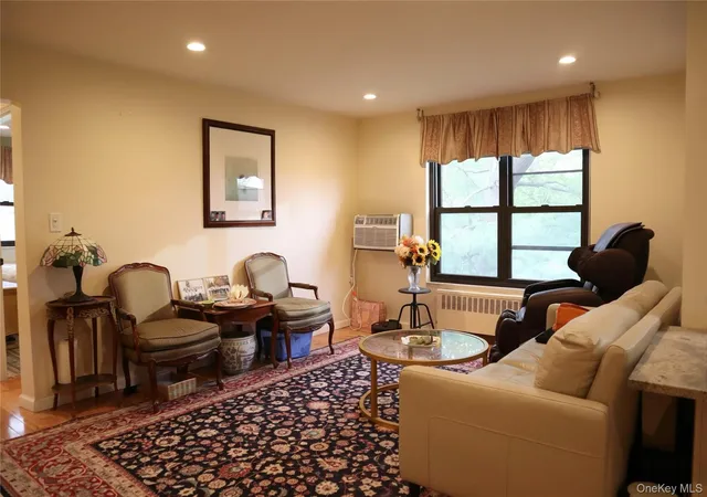 Homes for sale in North Hempstead, NY | 10 Terrace Circle #3B, North Hempstead, NY 11021 | MLS# 993778