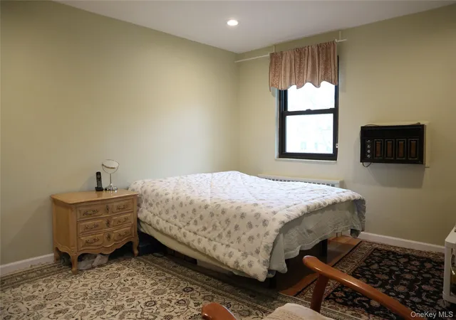 2nd image of 10th Ter Cir, Great Neck, NY 11021