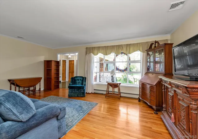 3rd image of 21 Hamilton St, Amityville, NY 11701 | MLS# 993799
