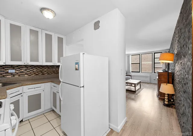 Photo 3 of House for sale at 3121 Middletown Rd #8A, New York, NY 10461 | MLS# 993802 | Listing updated on 2026-09-29