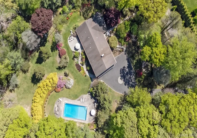 Photo 1 of Sale Pending at 55 Rolling Hl Ln, Oyster Bay, NY 11568 | MLS# 993811 | Listing updated on 2026-08-05
