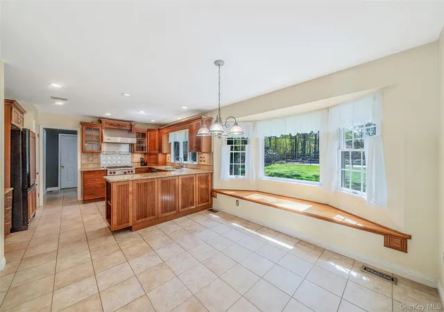 4th image of 4 Carol Ct, Mount Sinai, NY 11766 | MLS# 993829