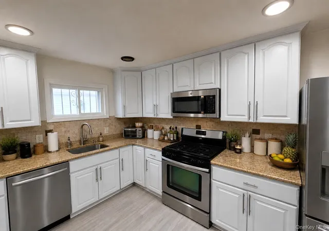 Listing Photo 5 - Condo for sale in building located at 12823 Van Wyck Expy, New York, NY 11436