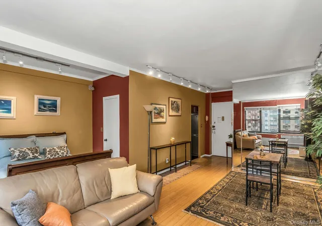 Photo 3 of Condo for sale at 2 Tudor City Pl #3M, New York, NY 10017 | MLS# 993920 | Listing updated on 2026-07-19