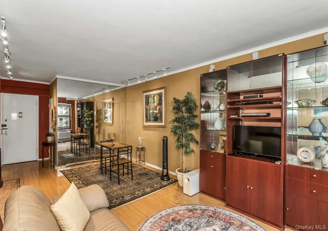 Photo 3 of House for sale at 2 Tudor City Pl #3M, New York, NY 10017 | MLS# 993920 | Listing updated on 2026-07-19