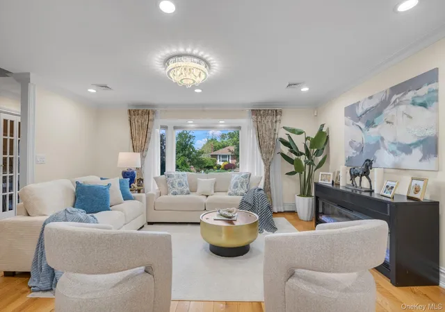 Photo 3 of Sale Pending at 98 Belmont Cir, Syosset, NY 11791 | MLS# 993998 | Listing updated on 2026-05-26