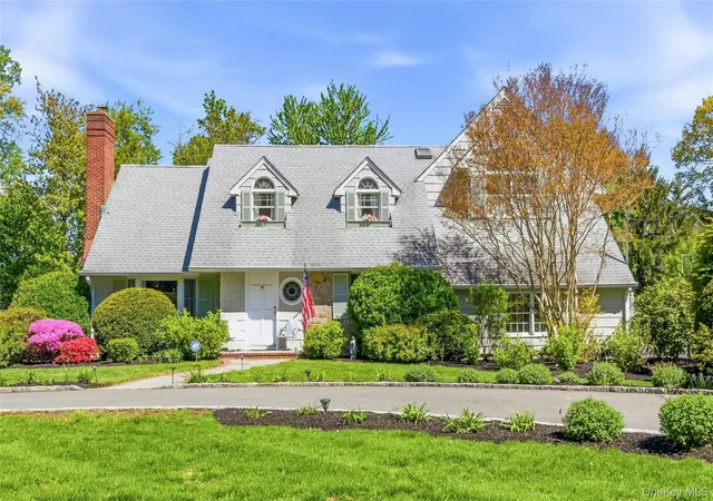 Photo 1 of Single family home for sale at 9 Townsend Rd, Glen Cove, NY 11542 | MLS# 994024 | Listing updated on 2026-10-01