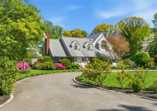 Photo 2 of Single family home for sale at 9 Townsend Rd, Glen Cove, NY 11542 | MLS# 994024 | Listing updated on 2026-10-01