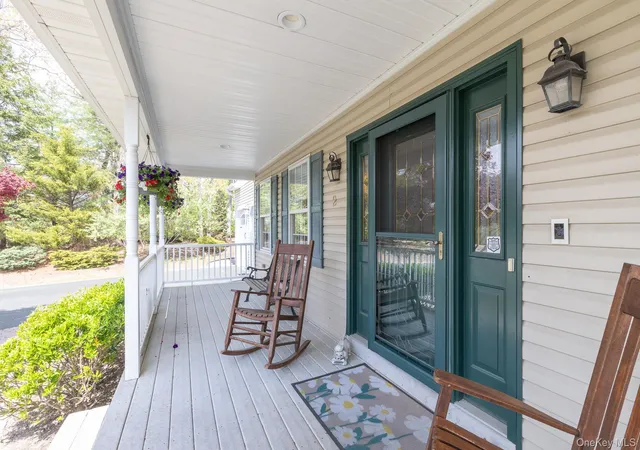 5th image of 2 Crystal Ct, Smithtown, NY 11787 | MLS# 994048