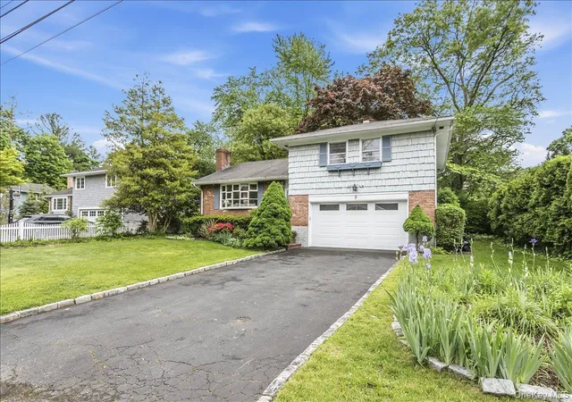 3rd image of 9 Fox Ridge Ln, Oyster Bay, NY 11560 | MLS# 994064