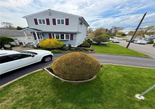 1st image of 27 Colonial Rd, Babylon, NY 11726 | MLS# 994108