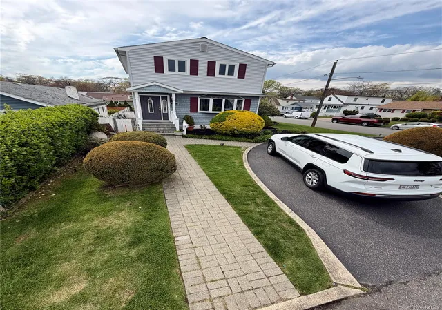 2nd image of 27 Colonial Rd, Babylon, NY 11726 | MLS# 994108